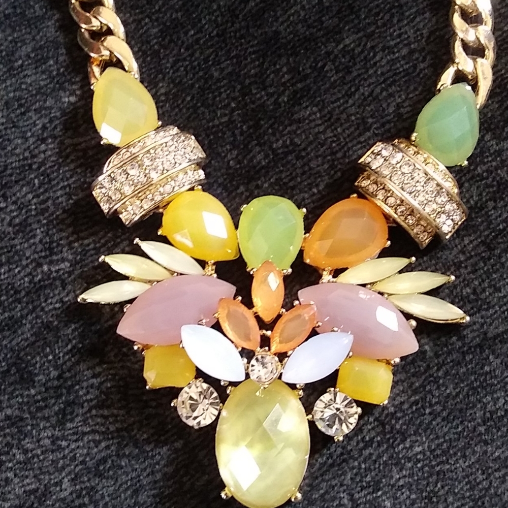 New pretty cute neck lace